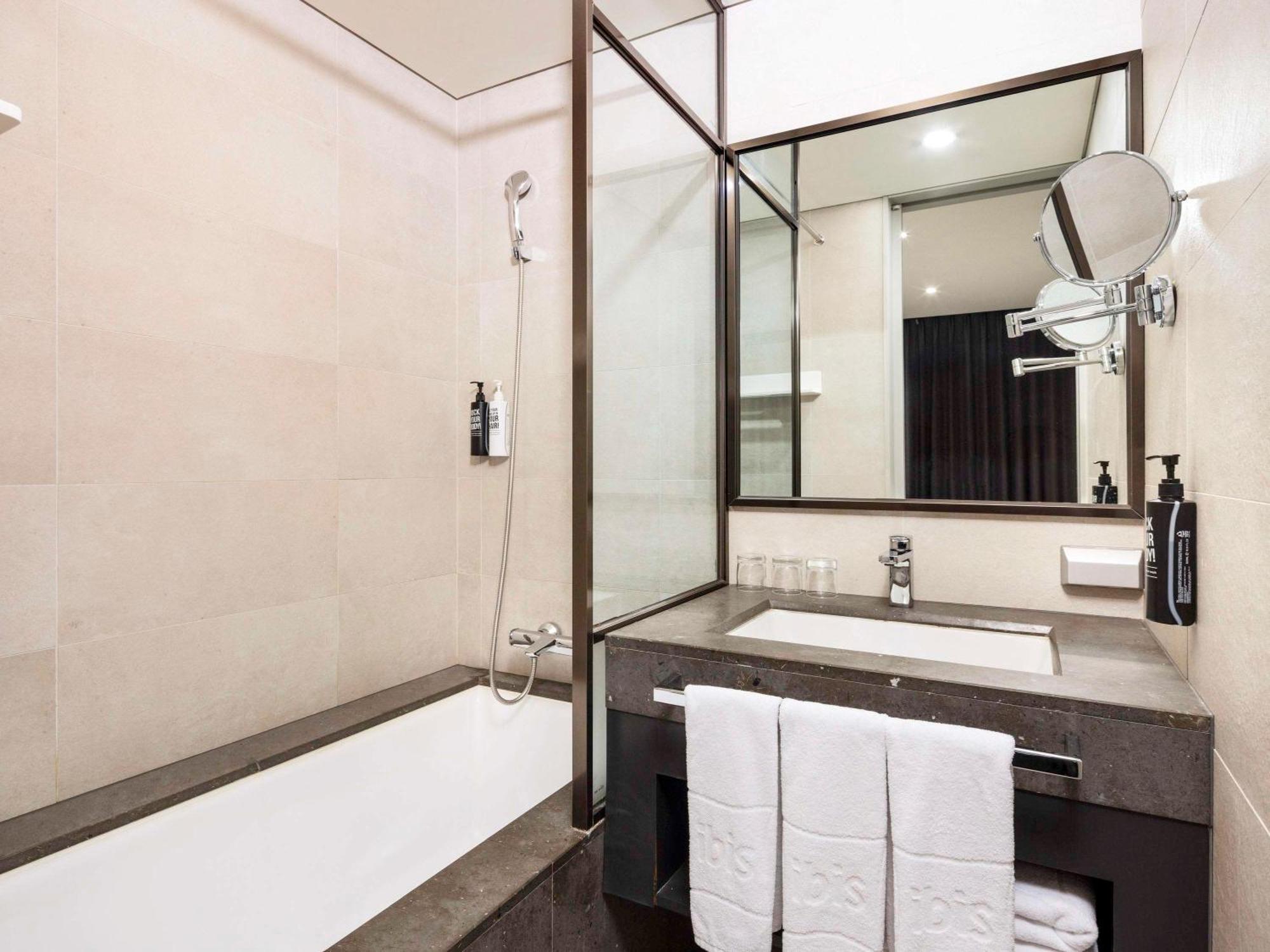 Hotel Ibis Ambassador Myeongdong à Séoul Extérieur photo